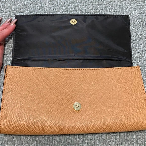 Guess Clutch - Picture 3 of 4